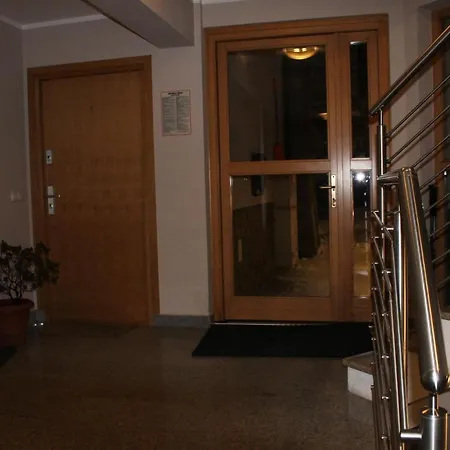 Cyrhla Apartman *